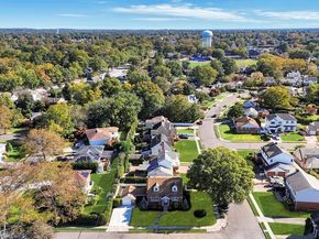 2 Ash Place, New Hyde Park NY 11040