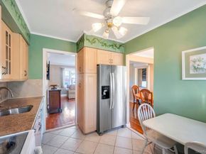 2 Ash Place, New Hyde Park NY 11040