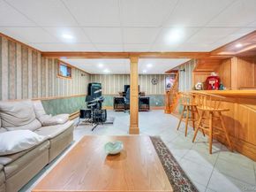 2 Ash Place, New Hyde Park NY 11040