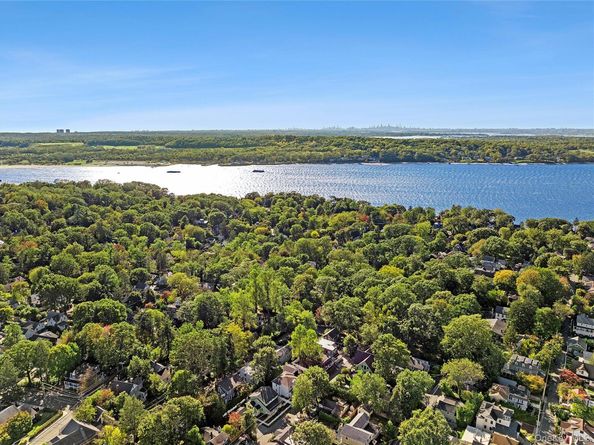 71 15th Avenue, Sea Cliff NY 11579
