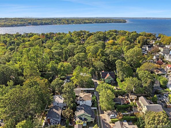 71 15th Avenue, Sea Cliff NY 11579