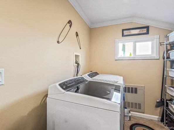 256 Garfield Avenue, Mineola NY 11501