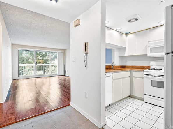 10 Stewart Place 2DW, White Plains NY 10603