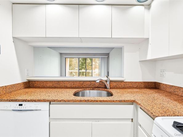 10 Stewart Place 2DW, White Plains NY 10603