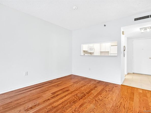 10 Stewart Place 2DW, White Plains NY 10603