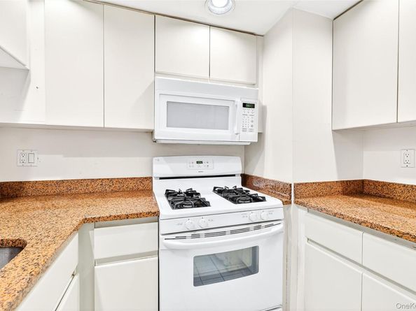 10 Stewart Place 2DW, White Plains NY 10603