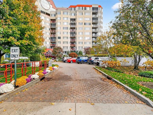 10 Stewart Place 2DW, White Plains NY 10603