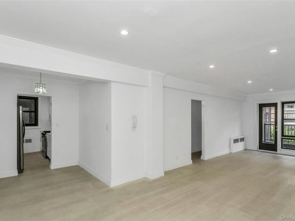 15 Hill Park Ave Avenue 1C, Great Neck NY 11021