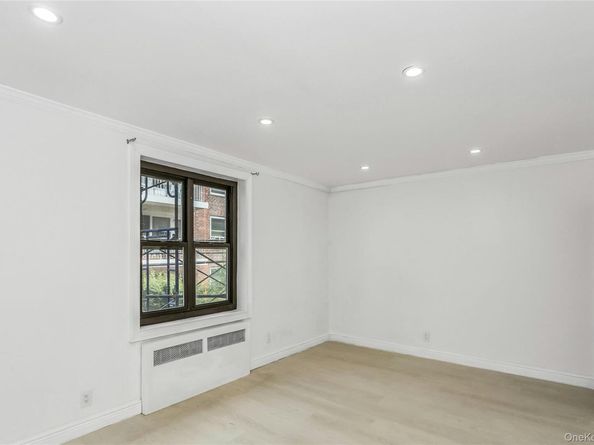 15 Hill Park Ave Avenue 1C, Great Neck NY 11021