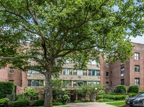 15 Hill Park Ave Avenue 1C, Great Neck NY 11021