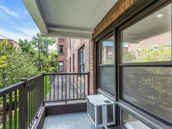 15 Hill Park Ave Avenue 1C, Great Neck NY 11021