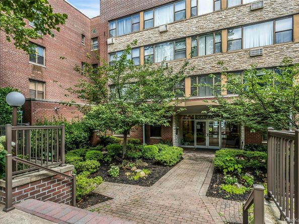 15 Hill Park Ave Avenue 1C, Great Neck NY 11021