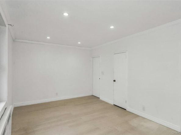 15 Hill Park Ave Avenue 1C, Great Neck NY 11021