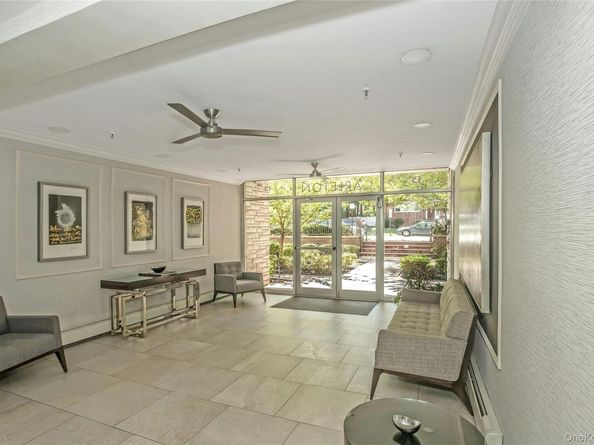 15 Hill Park Ave Avenue 1C, Great Neck NY 11021