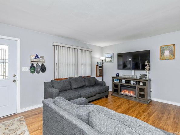 6 Talbot Lane, Selden NY 11784