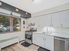 14 Lincoln Road N, Plainview NY 11803