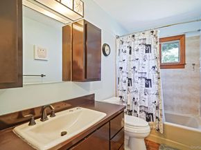 14 Lincoln Road N, Plainview NY 11803