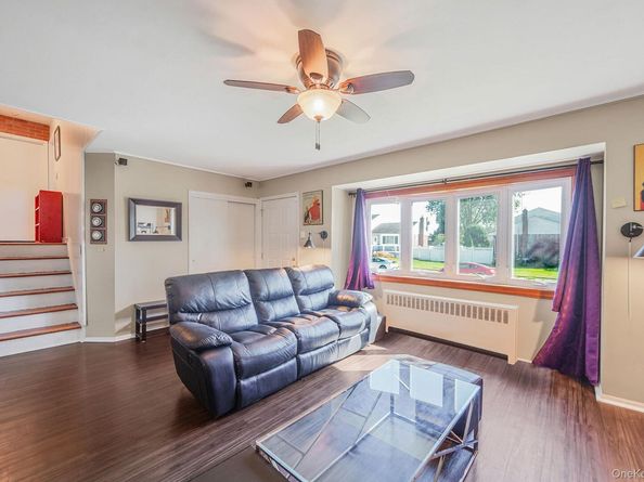 14 Lincoln Road N, Plainview NY 11803