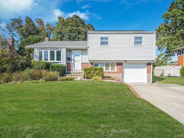 14 Lincoln Road N, Plainview NY 11803