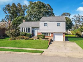 14 Lincoln Road N, Plainview NY 11803
