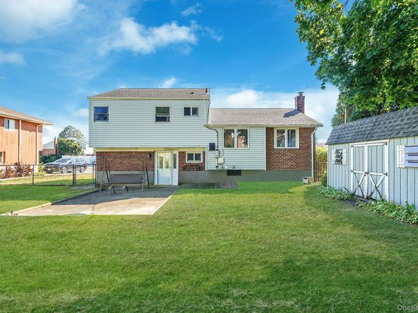 14 Lincoln Road N, Plainview NY 11803