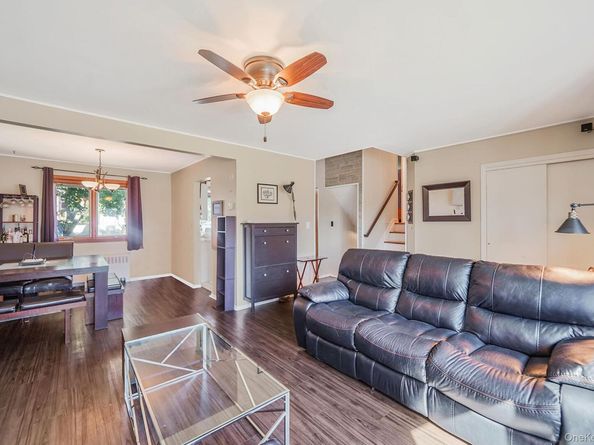 14 Lincoln Road N, Plainview NY 11803