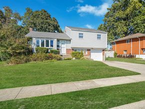 14 Lincoln Road N, Plainview NY 11803