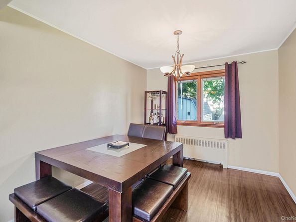 14 Lincoln Road N, Plainview NY 11803