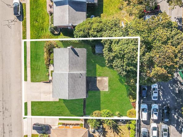 14 Lincoln Road N, Plainview NY 11803