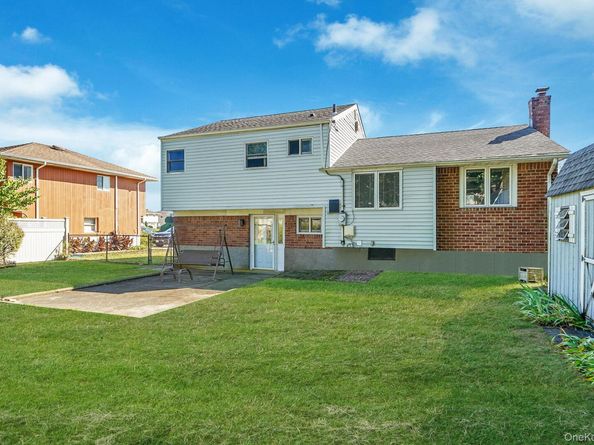 14 Lincoln Road N, Plainview NY 11803