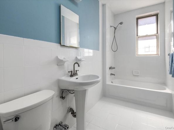 59-11 Queens Boulevard 4P, Woodside NY 11377
