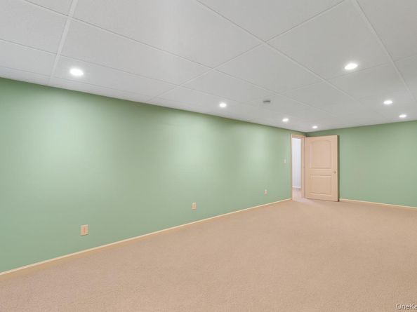 173 W End Avenue, Shirley NY 11967