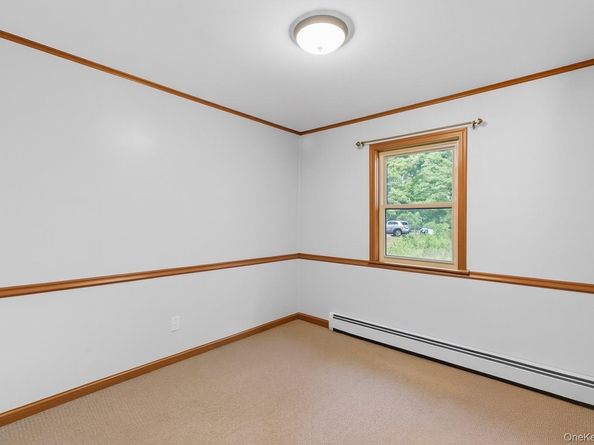 173 W End Avenue, Shirley NY 11967