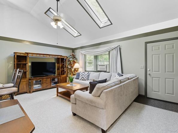 173 W End Avenue, Shirley NY 11967