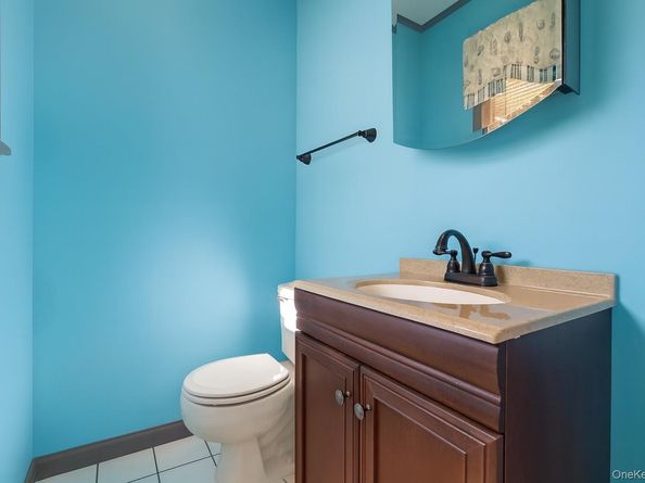 173 W End Avenue, Shirley NY 11967