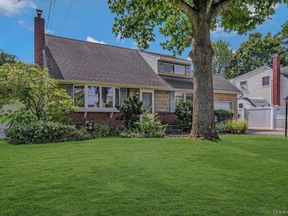 170 Wickfield Lane, North Babylon NY 11703
