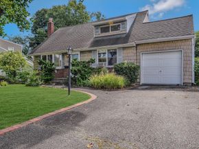 170 Wickfield Lane, North Babylon NY 11703