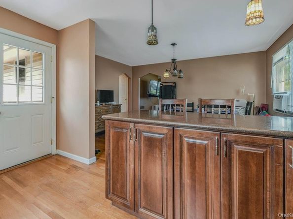 170 Wickfield Lane, North Babylon NY 11703