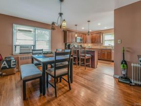 170 Wickfield Lane, North Babylon NY 11703