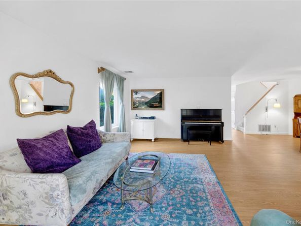 8 Hendrick Hills, Peekskill NY 10566