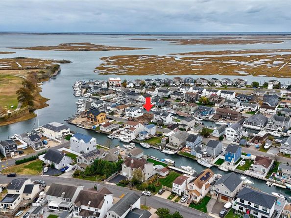 3668 Naomi Street, Seaford NY 11783