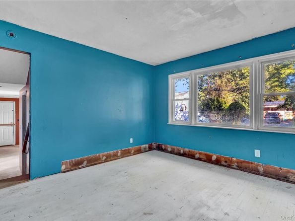 90 30th Street, Copiague NY 11726