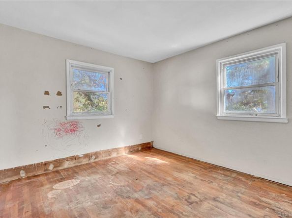 90 30th Street, Copiague NY 11726