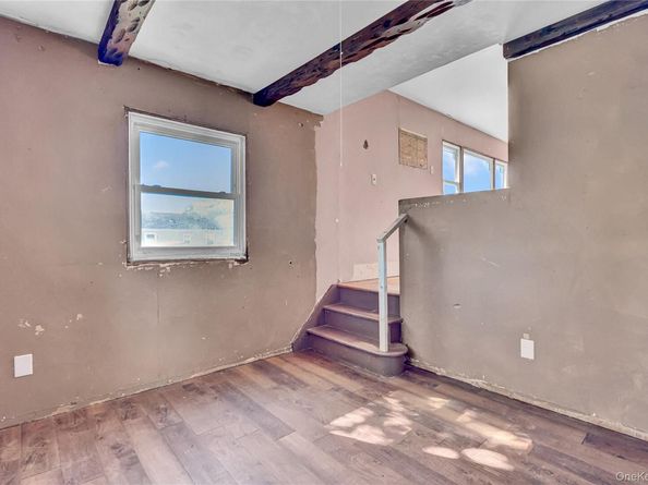 90 30th Street, Copiague NY 11726