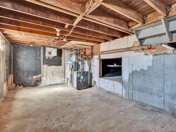 90 30th Street, Copiague NY 11726