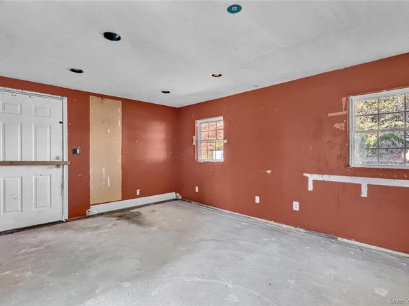 90 30th Street, Copiague NY 11726