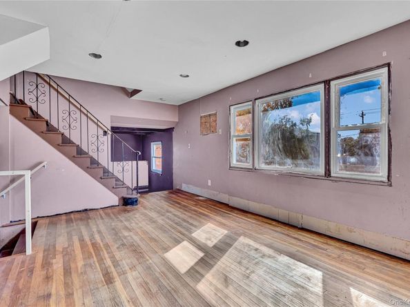 90 30th Street, Copiague NY 11726