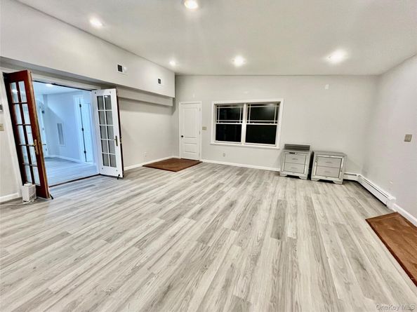 322 Kansas Street, Lindenhurst NY 11757