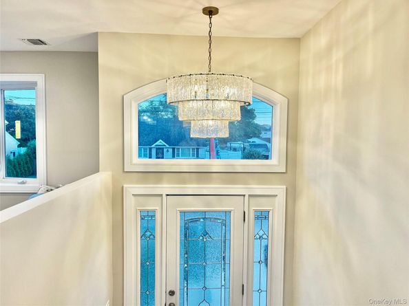 322 Kansas Street, Lindenhurst NY 11757