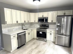 8 Lexington Court, Coram NY 11727